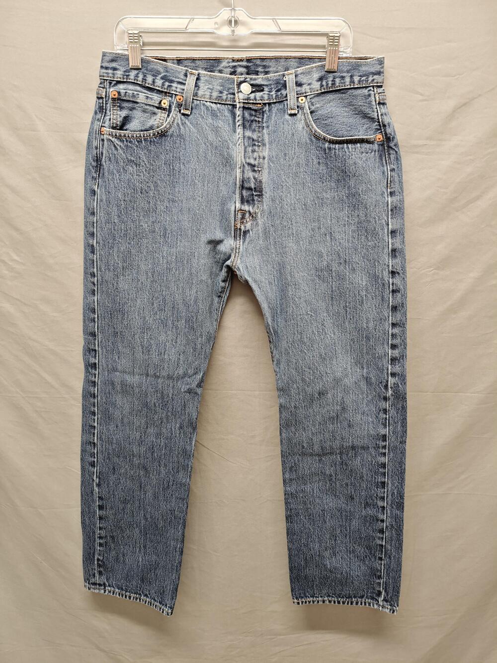 Levis 501 Jeans Mens 34x30 Blue Denim Button Fly Straight Leg Vintage Wash